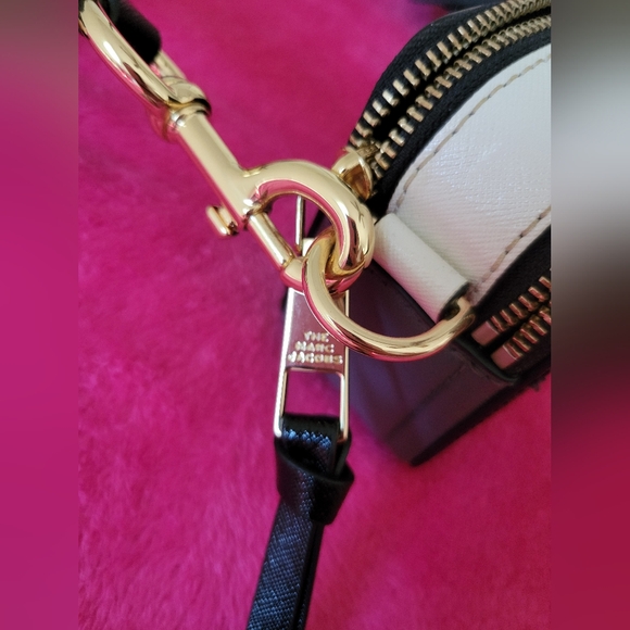 NWOT Marc Jacobs black with gold crossbody - Picture 5 of 6